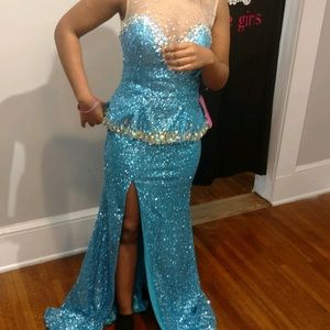 Brand New Prom Dress has ONLY been tried on